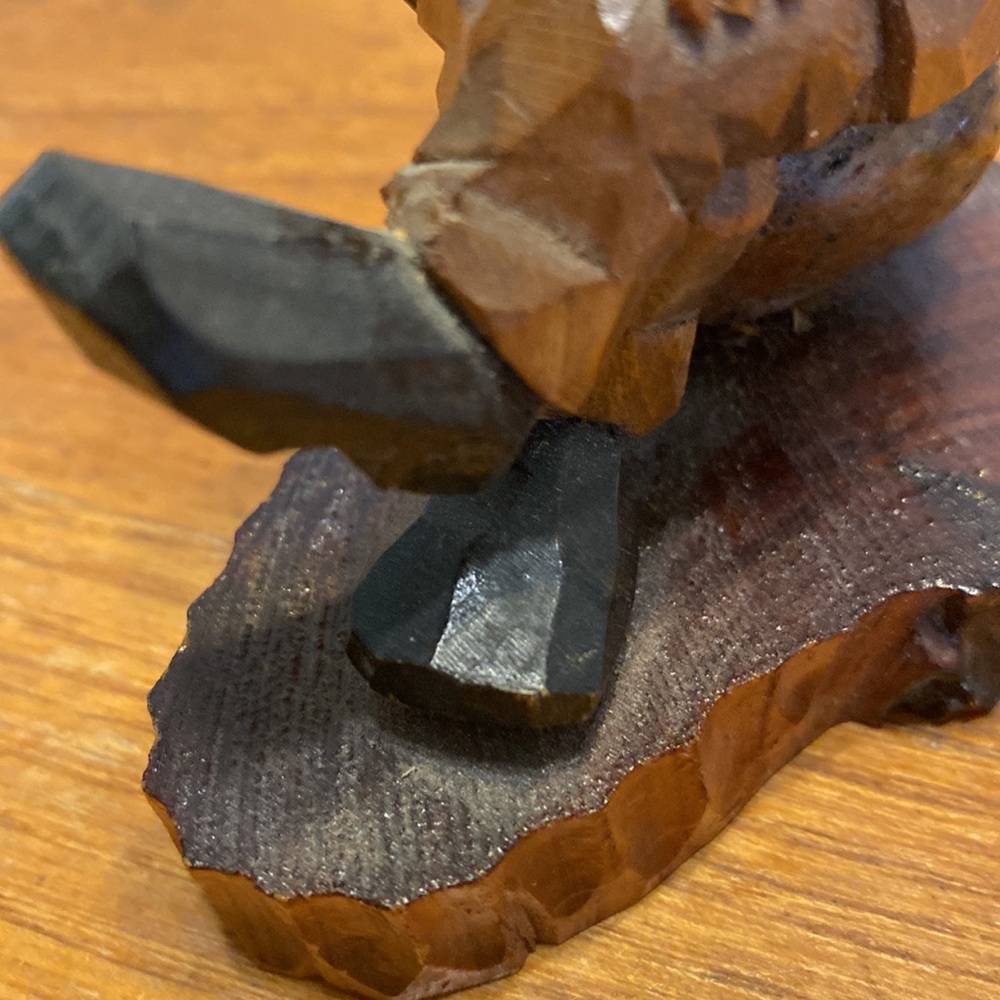 Vintage folk art wooden hand carved man sitting on a rock smoking a pie in suit - Picture 11 of 11